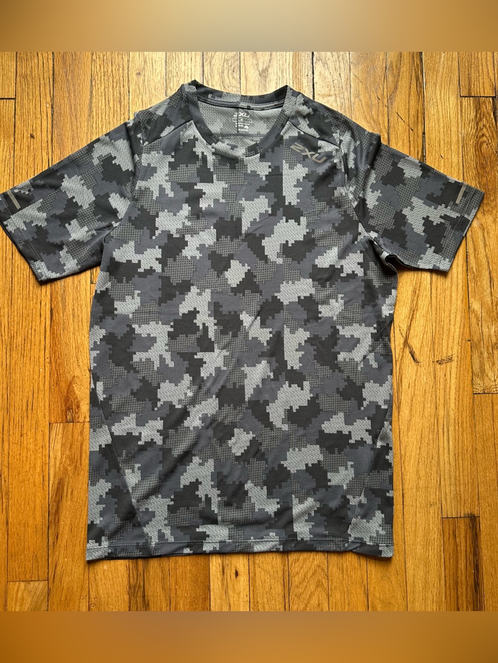 Men's Gray & Black Camouflage Athletic Tee